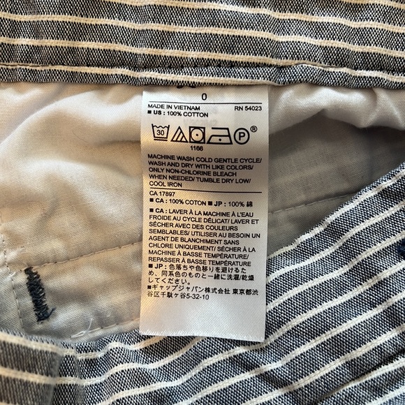 Ladies Banana Republic Striped Shorts. Size 0 - Picture 6 of 6